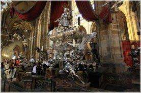 Beautiful-Scluptures-Inside-The-St.-Vitus-Cathedral
