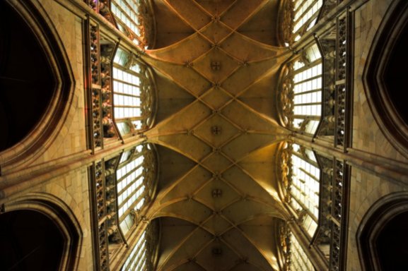 Ceiling-Architecture-Inside-The-St.-Vitus-Cathedral
