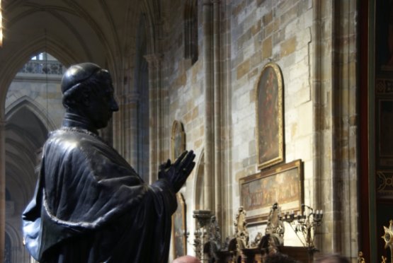 Pope-Statue-Inside-The-St.-Vitus-Cathedral-Prague