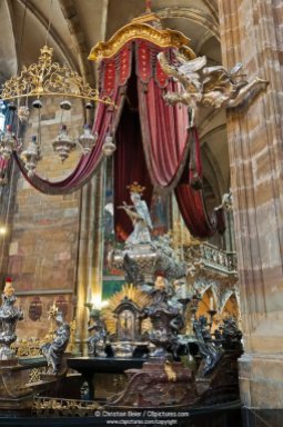 Tomb-Of-St-John-Nepomuk-Inside-St.-Vitus-Cathedral-Prague