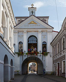 Gate_of_Dawn_Exterior,_Vilnius,_Lithuania_-_Diliff