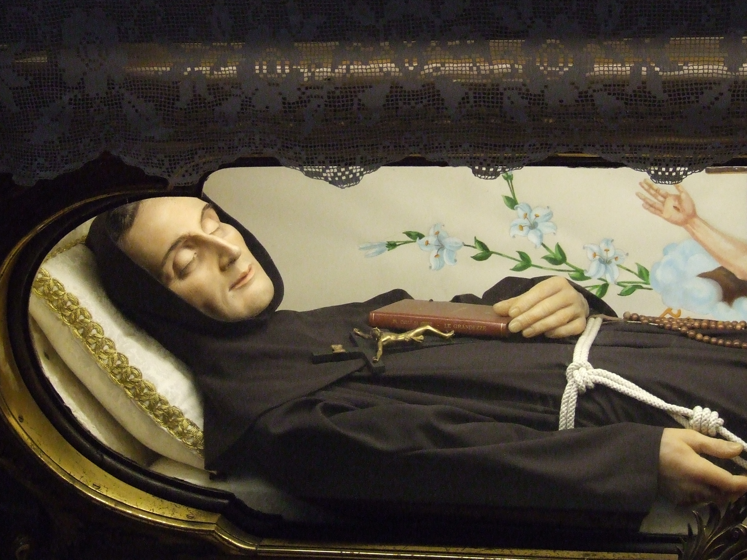Сон еду с покойником. Святая Бернадетта Субиру. Франческо Форджоне нетленные мощи. Монахиня Бернадетта Субиру.