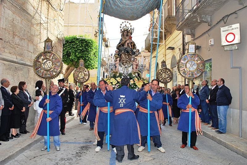 Maria_SS_dei_Miracoli_-_ALCAMO_processione_2010_042
