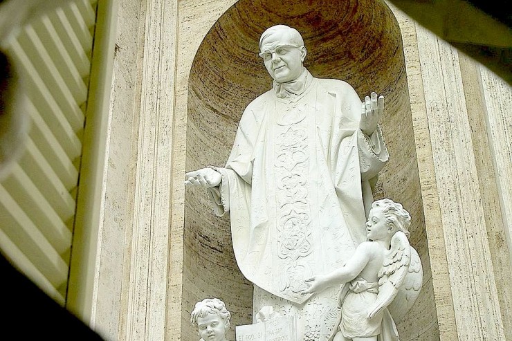 sanjosemaria- Vatican statue