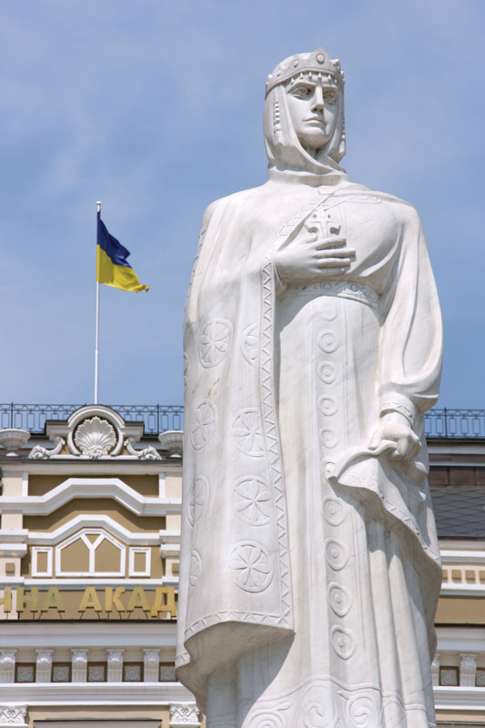 Saint-Olga-statue-Kiev-Ukr